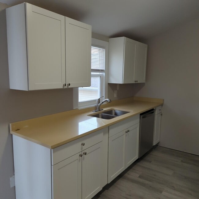 Photo - 220 Grandview Ave