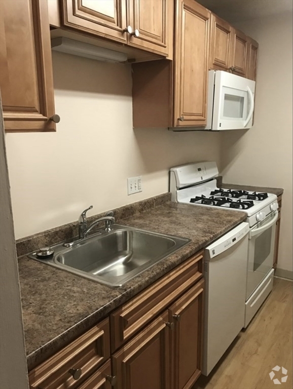 Building Photo - 77 Pond Ave Unit 203 Rental