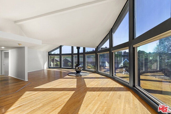 Building Photo - 3540 Berry Dr