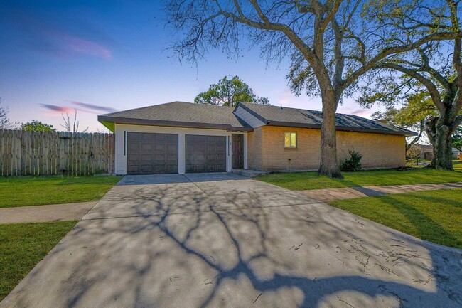 Photo - 2203 Briarview Dr