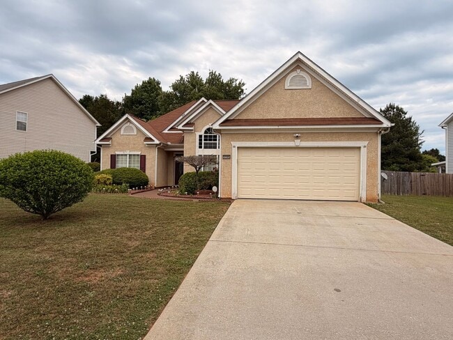 Building Photo - Charming 3-Bedroom Home In City Square!