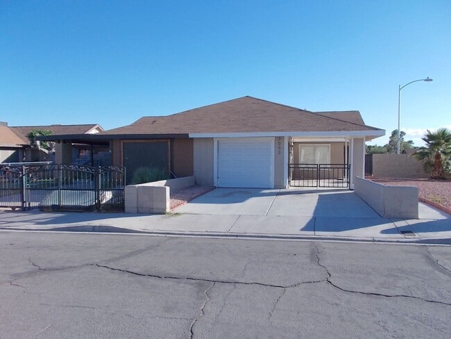 Photo - Beautifully Furnished 2-Bedroom 2-Bath Tow...