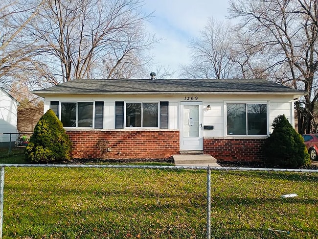 Photo - 1369 Andrea St House