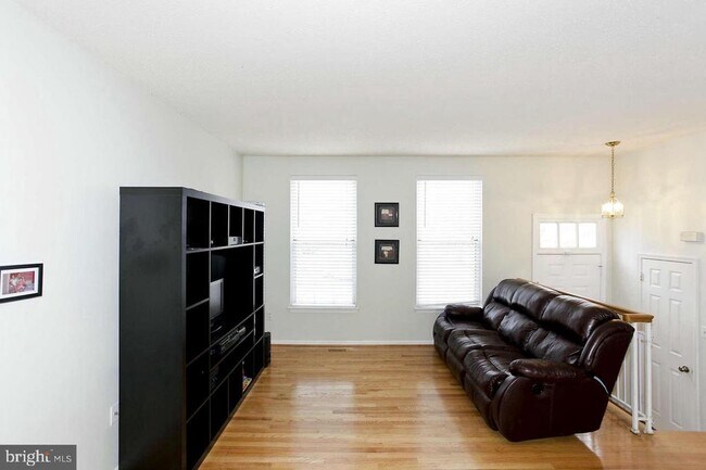 Photo - 7818 Cloister Pl