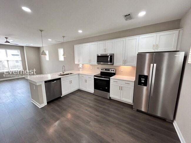 Photo - 305 Jeffries Wy