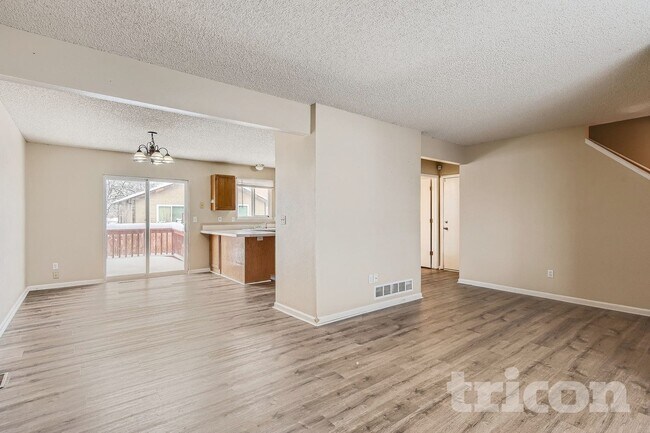 Photo - 1459 Cattail Dr House