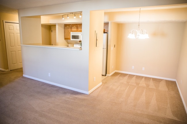 Arbor Creek Apartments - Arbor Creek Apartments