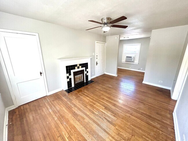 Photo - 425 Maverick St Unit 8