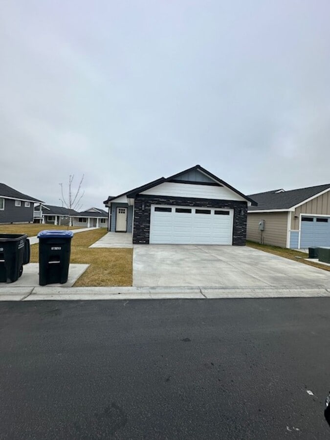 3-bedroom single-family home in a gated community - 3-bedroom single-family home in a gated community