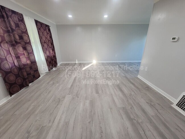 Photo - 400/402 Barth Ave Unit 400a