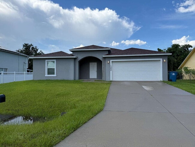 Building Photo - 4 bedroom, 2 bathroom single family home!