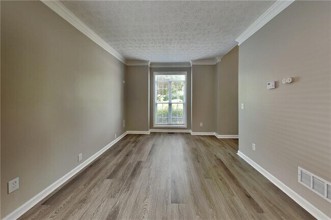 Photo - 2305 Luther Terrace SW
