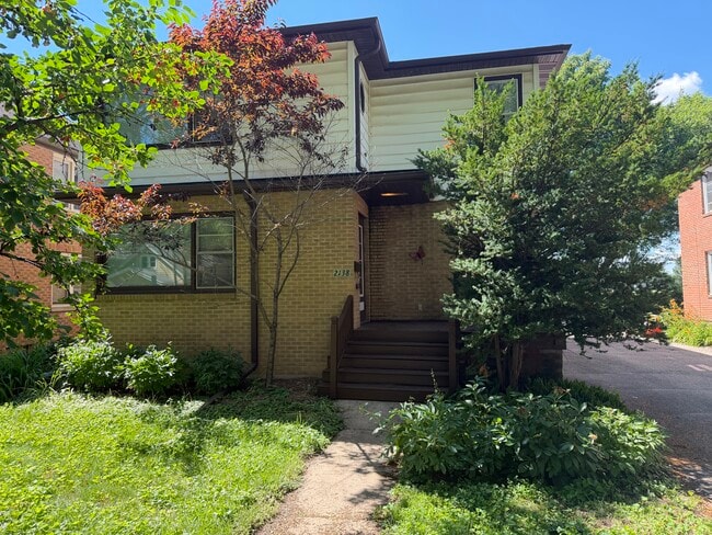 Building Photo - 2138 E Johnson St Unit 1
