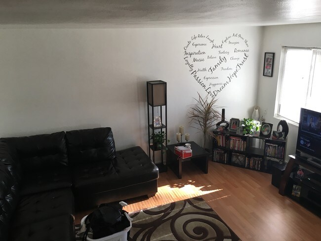 Photo - 1435 Hervey Ave