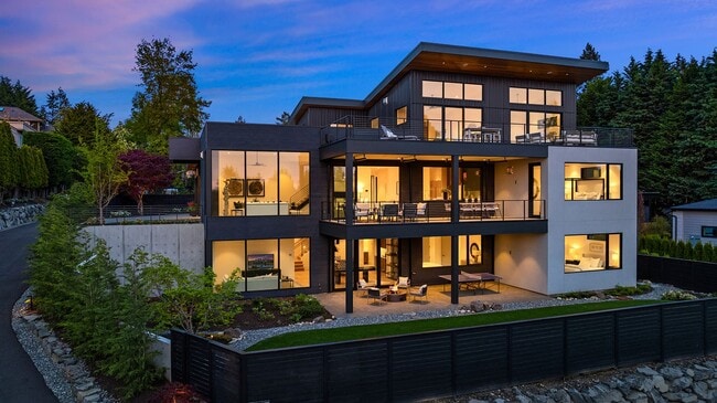 Building Photo - 7Bd/6Ba Bellevue Home