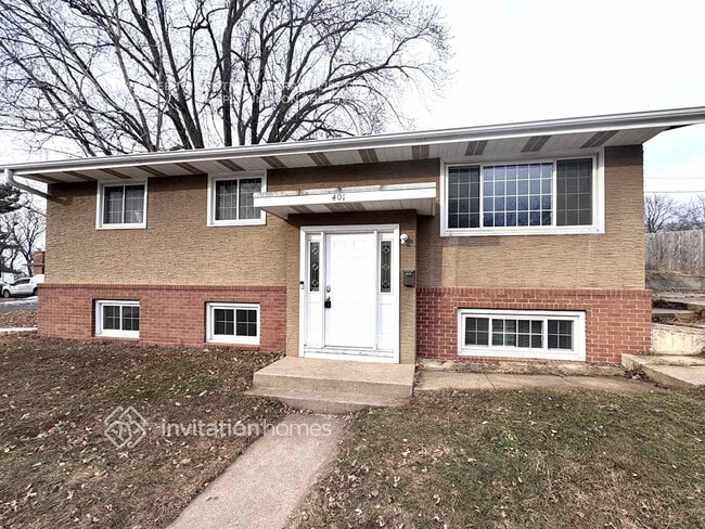 Building Photo - 401 42nd Ave NE