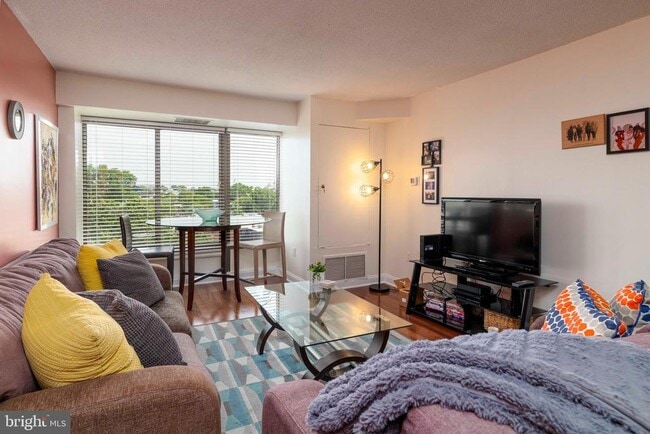 Photo - 2001 Hamilton St Unit 925