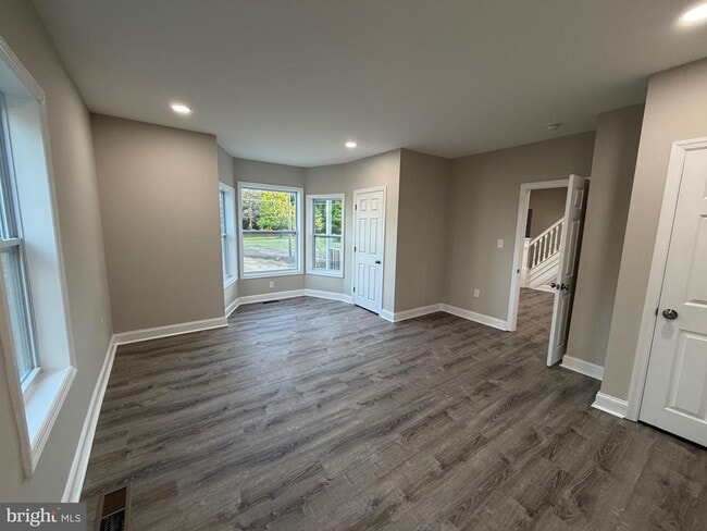 Photo - 380 W Weymouth Rd