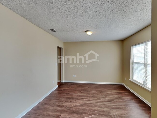 Photo - 6685 Southern Oaks Dr