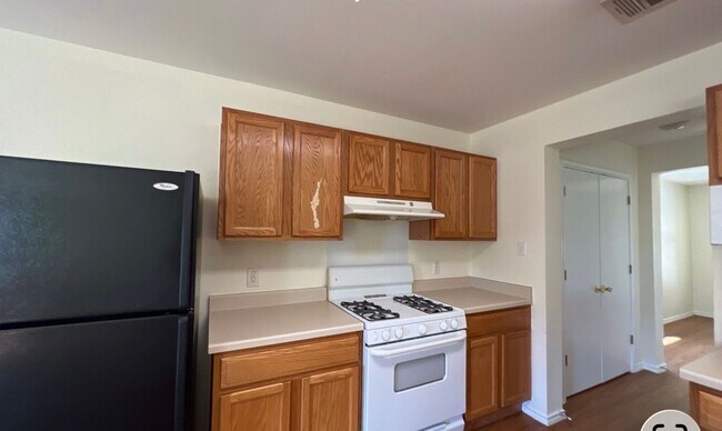 Photo - 940 Goldenrod St