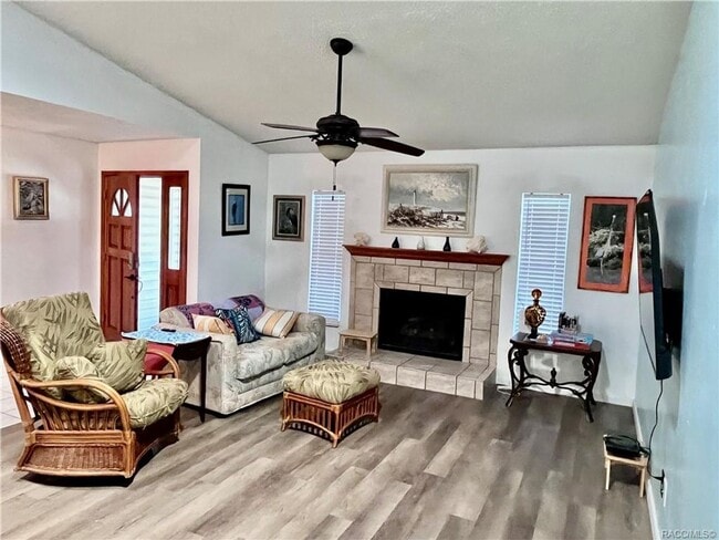Photo - 801 N Country Club Dr