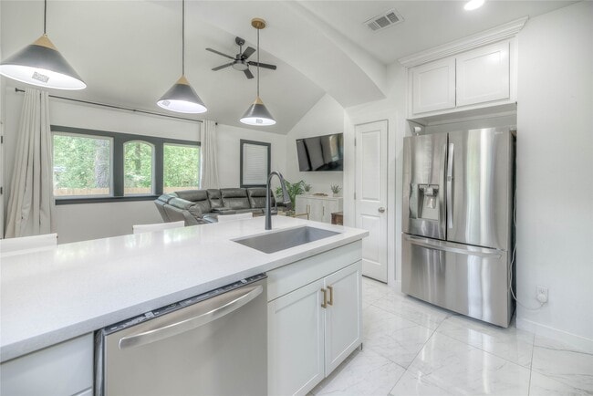 Photo - 193 Alibi Ln