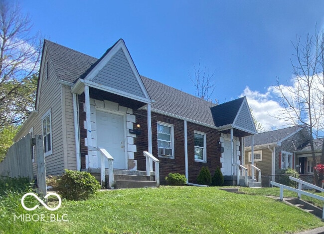 Building Photo - 2827 E Brookside Ave Rental