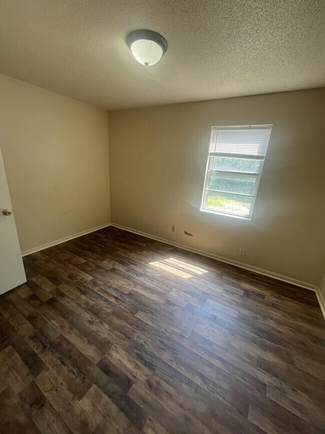 Photo - 515 Laurel St