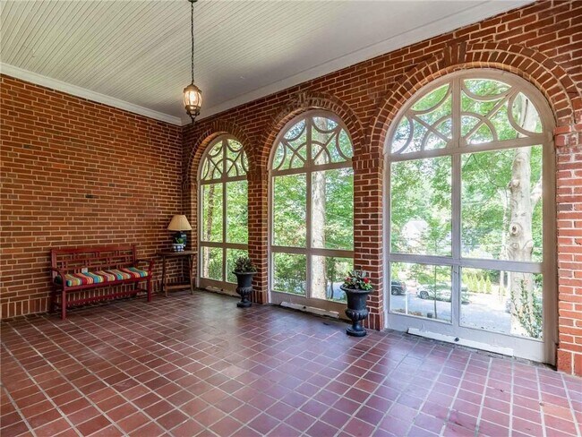 Photo - 1681 E Clifton Rd NE