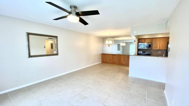 Photo - 125 Shore Ct Unit 102b