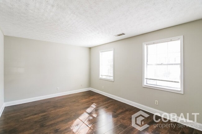 Photo - 3515 Creekview Pl