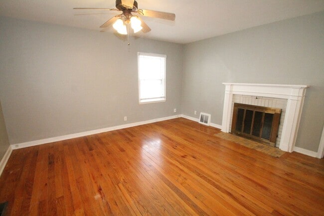 Photo - This 4br, 2bth home is for someone who wants way more than they pay for, so just keep a moving.