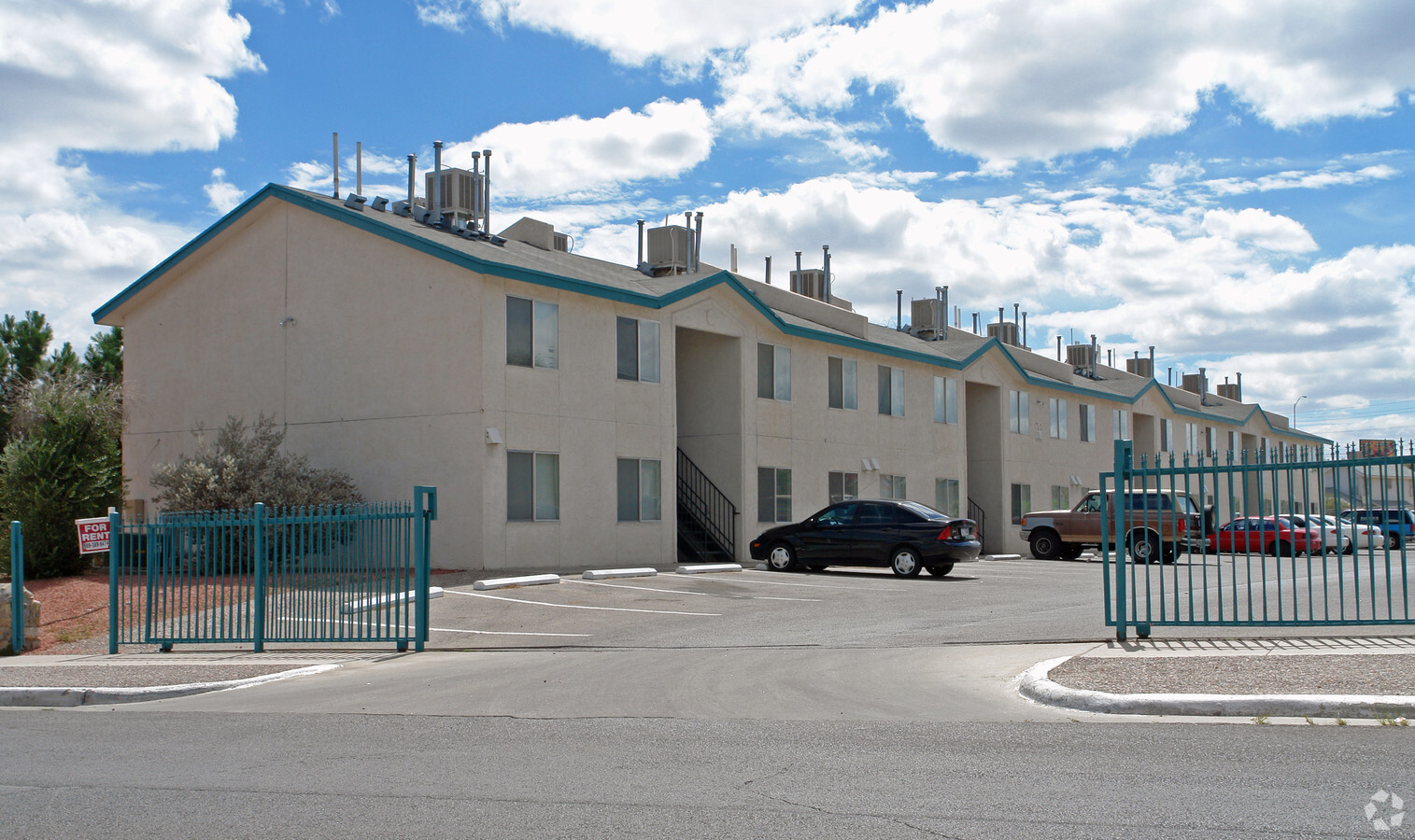 1525 Pullman Drive - 1525 Pullman Dr Apartments
