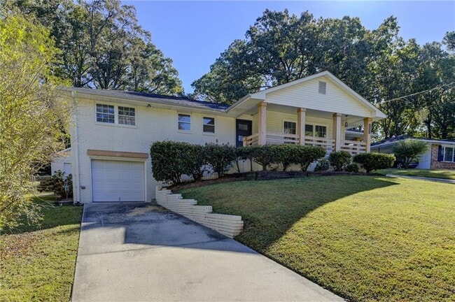 Photo - 2325 Elmwood Cir SE