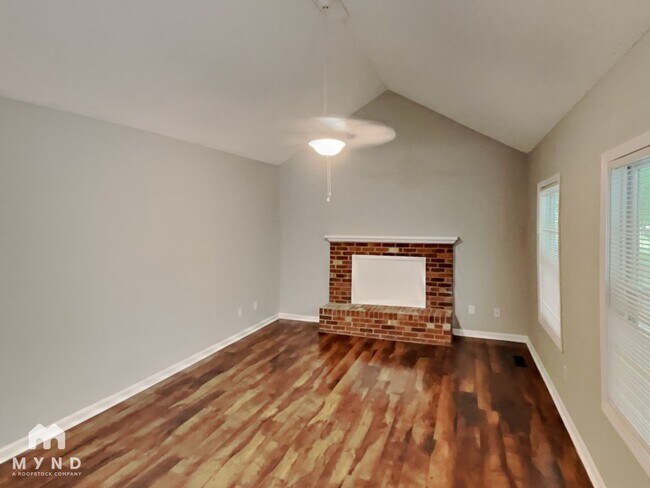 Photo - 204 Dovewood Ln