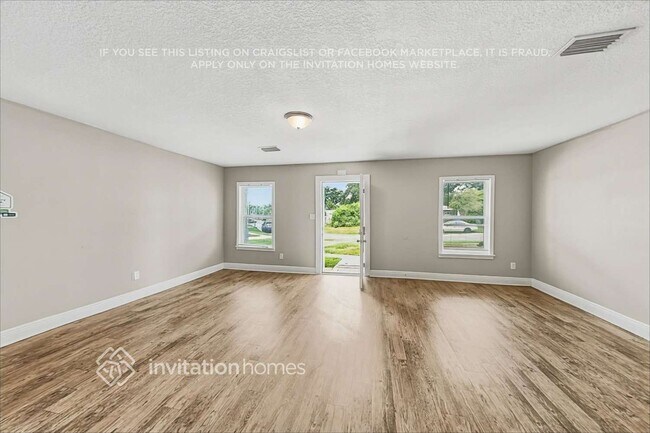 Photo - 725 Clayton St