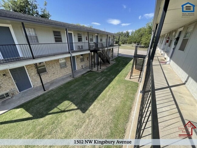 Photo - 1502 NW Kingsbury Ave