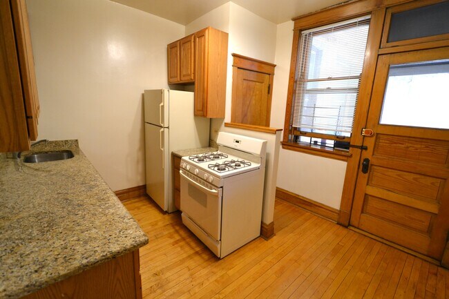 Photo - 3767 N Lakewood Ave Unit 2
