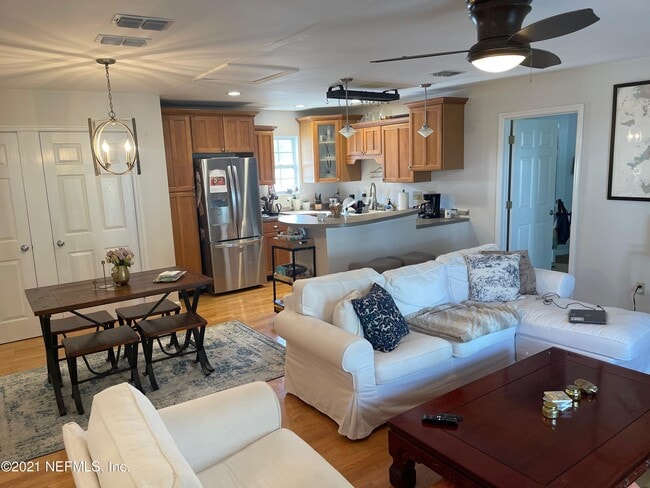 Building Photo - 310 7th St