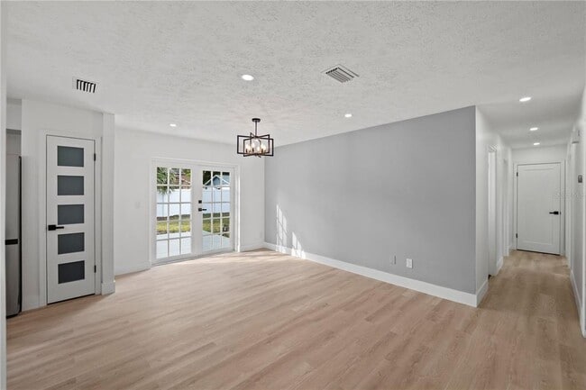 Building Photo - 3206 Las Brisas Dr