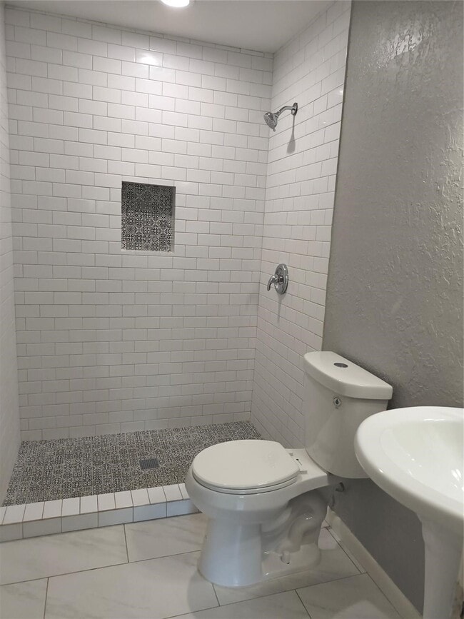 Building Photo - 2305 55th St Unit 5