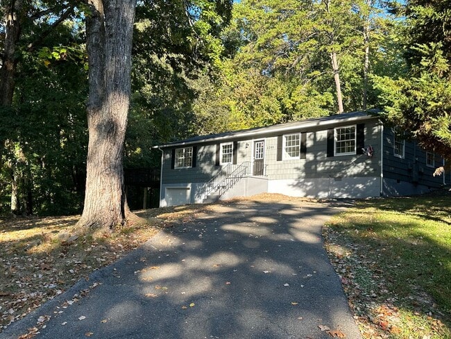 Building Photo - Recently Updated 4Bdrm/2bath home!