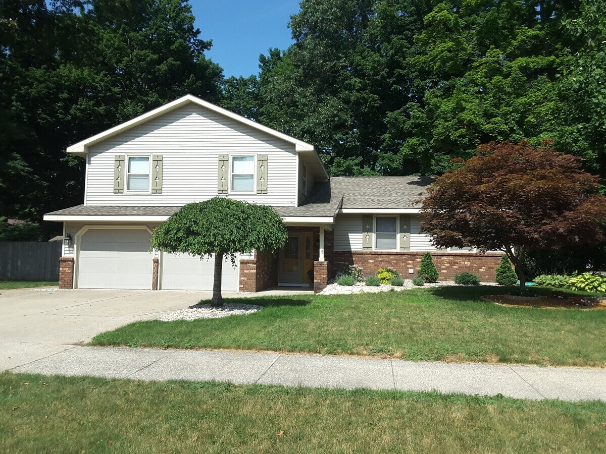 Photo - 776 Meadowbrook Ave