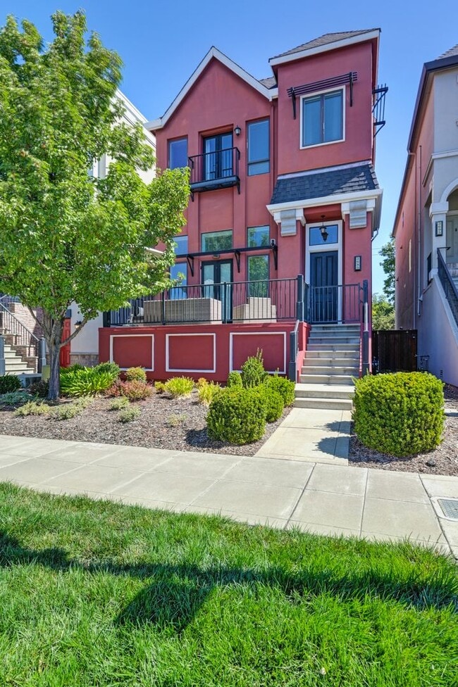 Photo - 3 bedroom | 2.5 bathroom | Crocker Village Brownstone