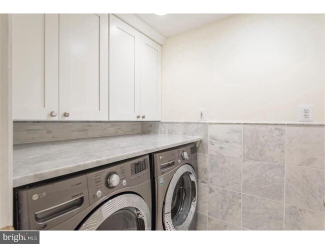 Photo - 2129 Walnut St