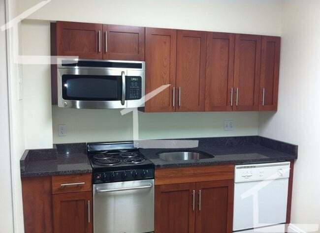 Building Photo - 3 bed1bath unit in Fenway is available in 9/1