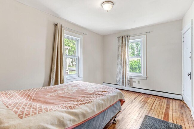 Photo - 124-126 Runyon Ave