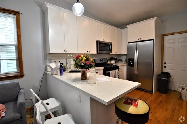 Building Photo - 179 Putnam St Unit 3 Rental