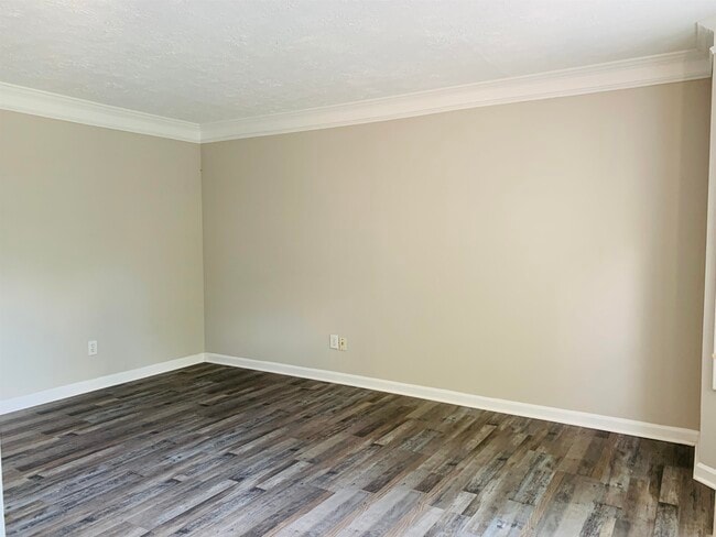 Photo - 325 Barrington Grange Dr