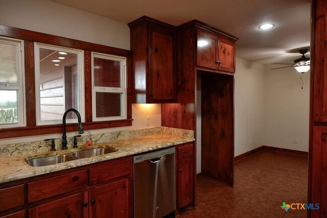 Photo - 12300 FM1105